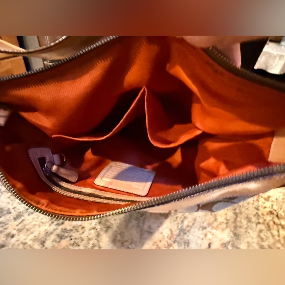 👜 Coach Signature Hobo Bag | Brown Canvas & Tan Leather | Adjustable Strap - Picture 4 of 16
